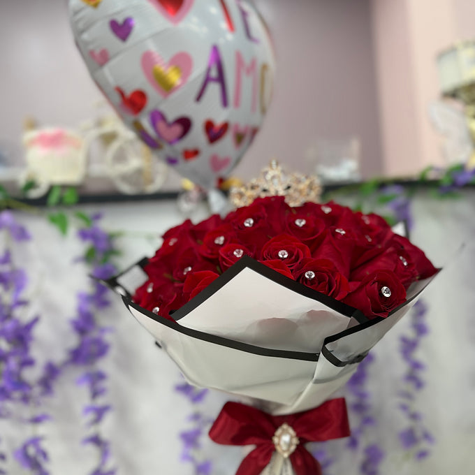 Te Amo Bouquet with Balloon
