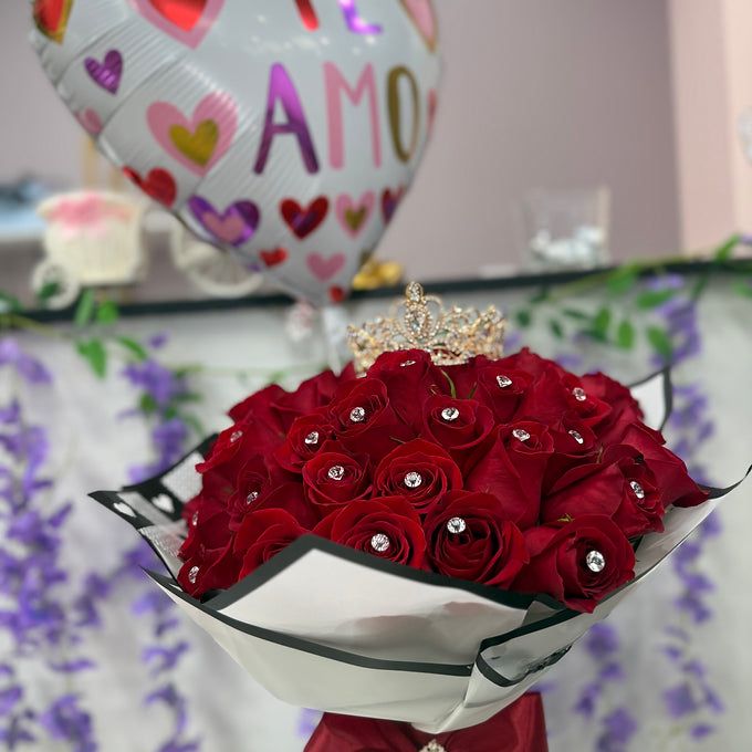 Te Amo Bouquet with Balloon